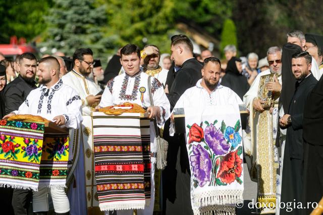 Sfânta Liturghie de la Proclamarea Canonizării Sfântului Cuvios Dometie cel Milostiv de la Râmeț / Foto: pr. Silviu Cluci Sfânta Liturghie de la Proclamarea Canonizării Sfântului Cuvios Dometie cel Milostiv de la Râmeț