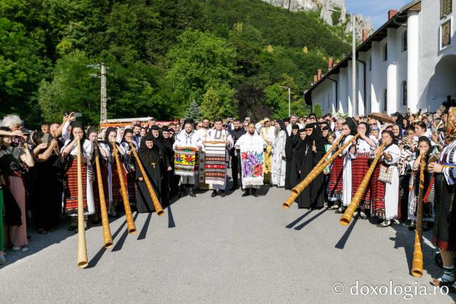 Sfânta Liturghie de la Proclamarea Canonizării Sfântului Cuvios Dometie cel Milostiv de la Râmeț / Foto: pr. Silviu Cluci Sfânta Liturghie de la Proclamarea Canonizării Sfântului Cuvios Dometie cel Milostiv de la Râmeț