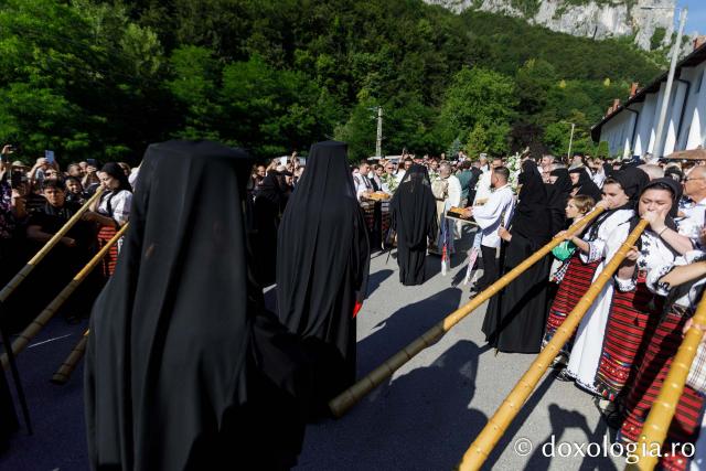 Sfânta Liturghie de la Proclamarea Canonizării Sfântului Cuvios Dometie cel Milostiv de la Râmeț / Foto: pr. Silviu Cluci Sfânta Liturghie de la Proclamarea Canonizării Sfântului Cuvios Dometie cel Milostiv de la Râmeț