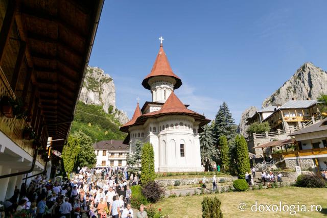 Sfânta Liturghie de la Proclamarea Canonizării Sfântului Cuvios Dometie cel Milostiv de la Râmeț / Foto: pr. Silviu Cluci Sfânta Liturghie de la Proclamarea Canonizării Sfântului Cuvios Dometie cel Milostiv de la Râmeț