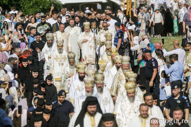 Sfânta Liturghie de la Proclamarea Canonizării Sfântului Cuvios Dometie cel Milostiv de la Râmeț / Foto: pr. Silviu Cluci Sfânta Liturghie de la Proclamarea Canonizării Sfântului Cuvios Dometie cel Milostiv de la Râmeț
