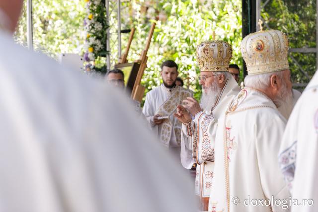 Sfânta Liturghie de la Proclamarea Canonizării Sfântului Cuvios Dometie cel Milostiv de la Râmeț / Foto: pr. Silviu Cluci Sfânta Liturghie de la Proclamarea Canonizării Sfântului Cuvios Dometie cel Milostiv de la Râmeț