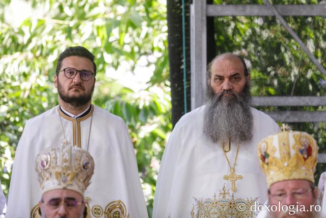 Sfânta Liturghie de la Proclamarea Canonizării Sfântului Cuvios Dometie cel Milostiv de la Râmeț / Foto: pr. Silviu Cluci Sfânta Liturghie de la Proclamarea Canonizării Sfântului Cuvios Dometie cel Milostiv de la Râmeț