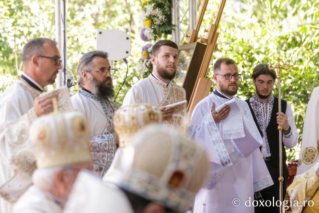 Sfânta Liturghie de la Proclamarea Canonizării Sfântului Cuvios Dometie cel Milostiv de la Râmeț / Foto: pr. Silviu Cluci Sfânta Liturghie de la Proclamarea Canonizării Sfântului Cuvios Dometie cel Milostiv de la Râmeț