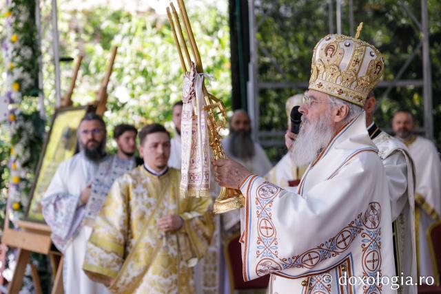 Sfânta Liturghie de la Proclamarea Canonizării Sfântului Cuvios Dometie cel Milostiv de la Râmeț / Foto: pr. Silviu Cluci Sfânta Liturghie de la Proclamarea Canonizării Sfântului Cuvios Dometie cel Milostiv de la Râmeț
