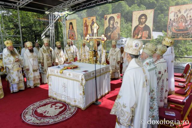 Sfânta Liturghie de la Proclamarea Canonizării Sfântului Cuvios Dometie cel Milostiv de la Râmeț / Foto: pr. Silviu Cluci Sfânta Liturghie de la Proclamarea Canonizării Sfântului Cuvios Dometie cel Milostiv de la Râmeț