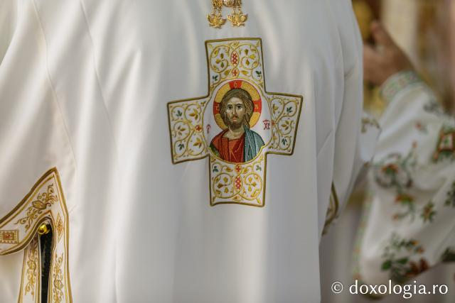 Sfânta Liturghie de la Proclamarea Canonizării Sfântului Cuvios Dometie cel Milostiv de la Râmeț / Foto: pr. Silviu Cluci Sfânta Liturghie de la Proclamarea Canonizării Sfântului Cuvios Dometie cel Milostiv de la Râmeț