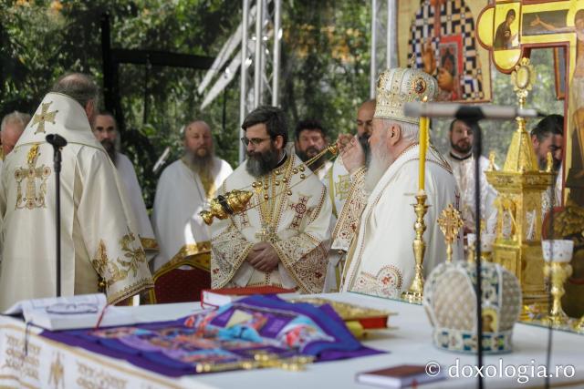 Sfânta Liturghie de la Proclamarea Canonizării Sfântului Cuvios Dometie cel Milostiv de la Râmeț / Foto: pr. Silviu Cluci Sfânta Liturghie de la Proclamarea Canonizării Sfântului Cuvios Dometie cel Milostiv de la Râmeț