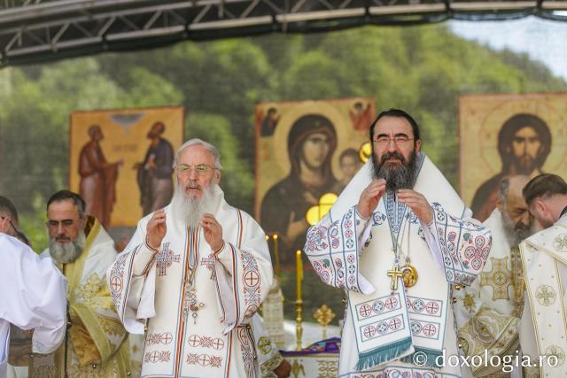 Sfânta Liturghie de la Proclamarea Canonizării Sfântului Cuvios Dometie cel Milostiv de la Râmeț / Foto: pr. Silviu Cluci Sfânta Liturghie de la Proclamarea Canonizării Sfântului Cuvios Dometie cel Milostiv de la Râmeț