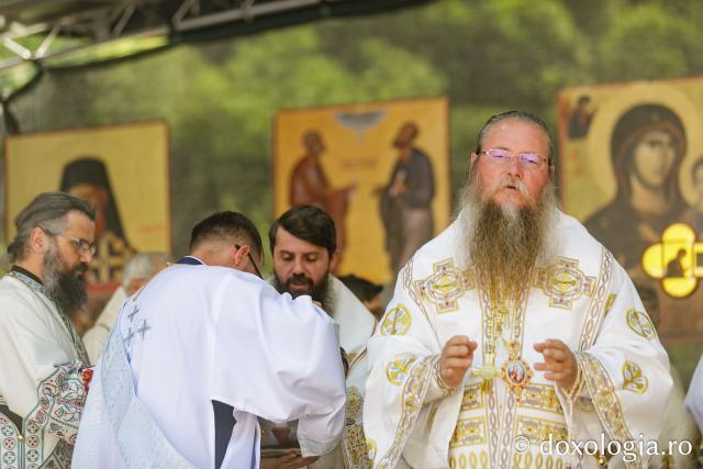 Sfânta Liturghie de la Proclamarea Canonizării Sfântului Cuvios Dometie cel Milostiv de la Râmeț / Foto: pr. Silviu Cluci Sfânta Liturghie de la Proclamarea Canonizării Sfântului Cuvios Dometie cel Milostiv de la Râmeț