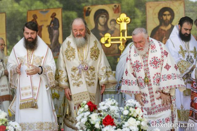 Sfânta Liturghie de la Proclamarea Canonizării Sfântului Cuvios Dometie cel Milostiv de la Râmeț / Foto: pr. Silviu Cluci Sfânta Liturghie de la Proclamarea Canonizării Sfântului Cuvios Dometie cel Milostiv de la Râmeț