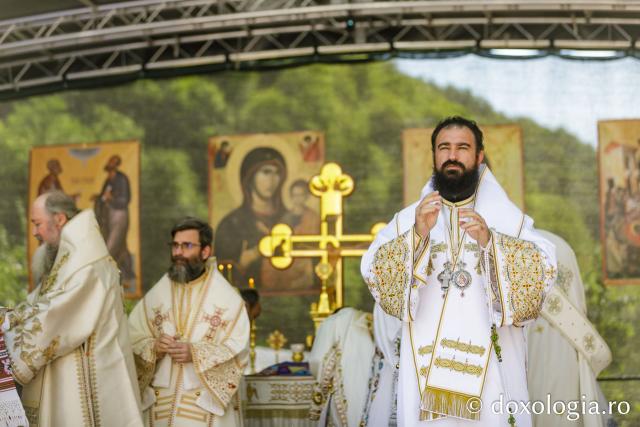 Sfânta Liturghie de la Proclamarea Canonizării Sfântului Cuvios Dometie cel Milostiv de la Râmeț / Foto: pr. Silviu Cluci Sfânta Liturghie de la Proclamarea Canonizării Sfântului Cuvios Dometie cel Milostiv de la Râmeț