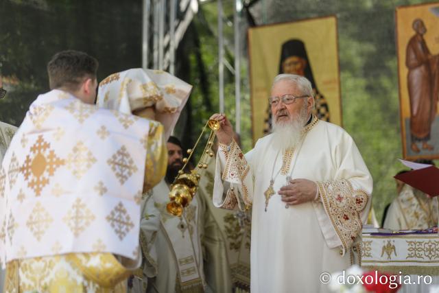 Sfânta Liturghie de la Proclamarea Canonizării Sfântului Cuvios Dometie cel Milostiv de la Râmeț / Foto: pr. Silviu Cluci Sfânta Liturghie de la Proclamarea Canonizării Sfântului Cuvios Dometie cel Milostiv de la Râmeț