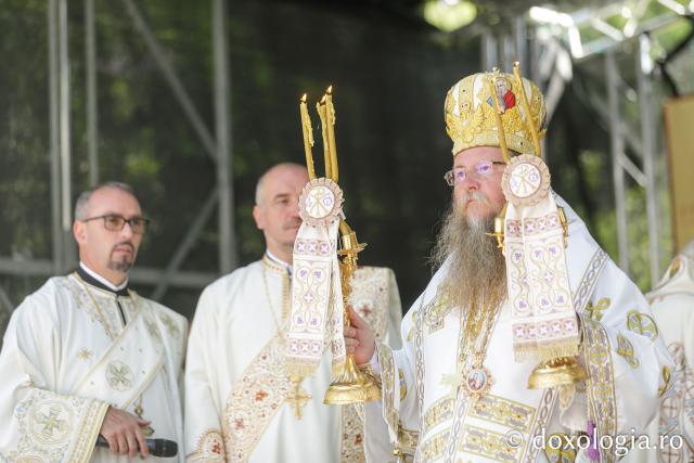 (Foto) Sfânta Liturghie de la Proclamarea Canonizării Sfântului Cuvios Dometie cel Milostiv de la Râmeț