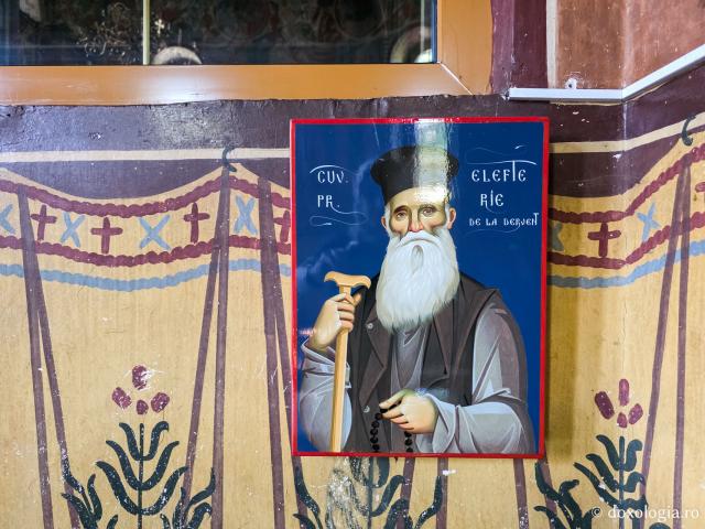 Osemintele Arhimandritului Elefterie Mihail, primul stareț al Mănăstirii Dervent