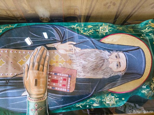 Osemintele Arhimandritului Elefterie Mihail, primul stareț al Mănăstirii Dervent
