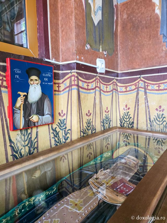 Osemintele Arhimandritului Elefterie Mihail, primul stareț al Mănăstirii Dervent