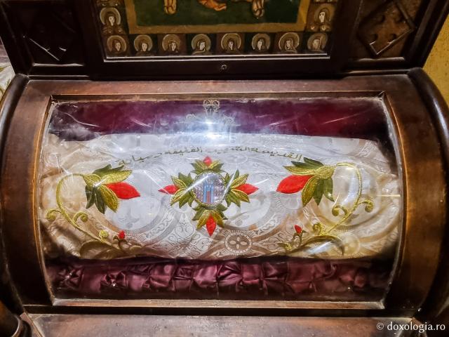  Închinare la moaștele Sfintelor Mucenițe Varvara și Damiana