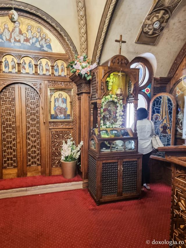 Închinare la moaștele Sfântului Mare Mucenic Mercurie