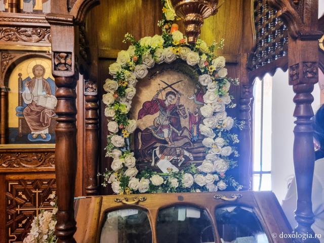 Închinare la moaștele Sfântului Mare Mucenic Mercurie