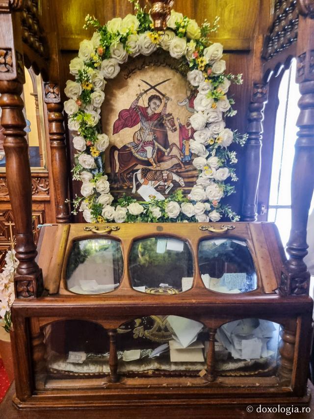 Închinare la moaștele Sfântului Mare Mucenic Mercurie