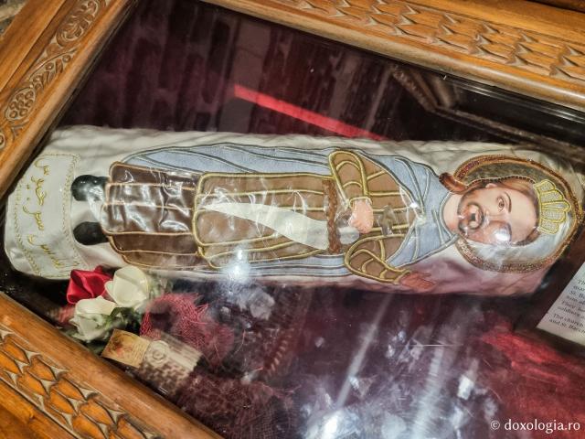 Închinare la moaștele Sfinților Mari Mucenici Serghie și Vah