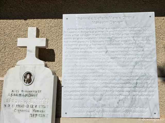 Mormântul Arhimandritului Elefterie Mihail, primul stareț al Mănăstirii Dervent / Foto: Magda Buftea Mormântul Arhimandritului Elefterie Mihail, primul stareț al Mănăstirii Dervent