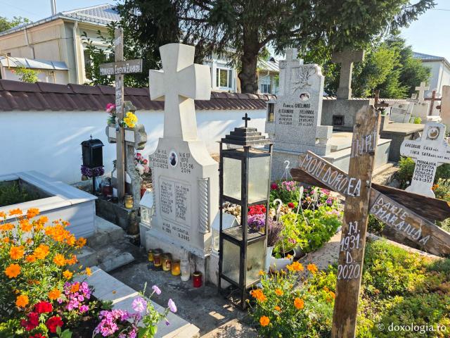 Mormântul Schimonahiei Elisabeta Lazăr, pustnica Giumalăului