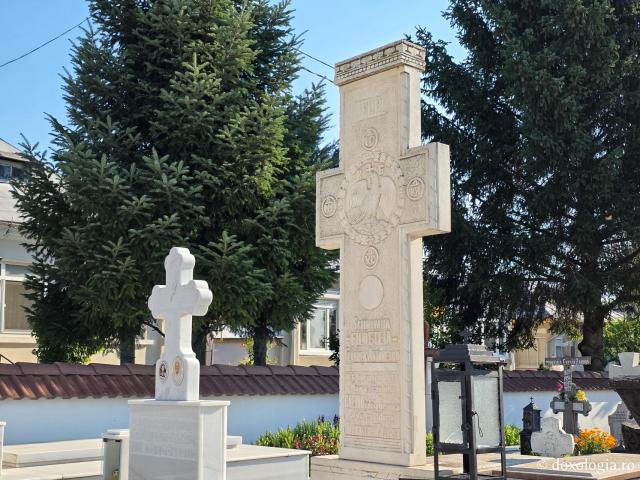 Mormântul Schimonahiei Filofteia Antonescu, mama Sfântului Ierarh Calinic de la Cernica