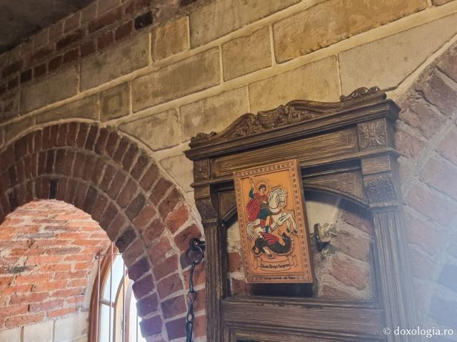 Temnița și lanțul Sfântului Mare Mucenic Gheorghe din Cairo