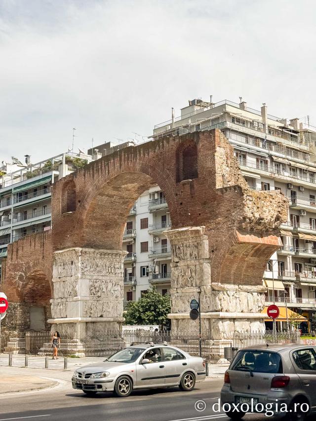 La pas prin centrul Tesalonicului