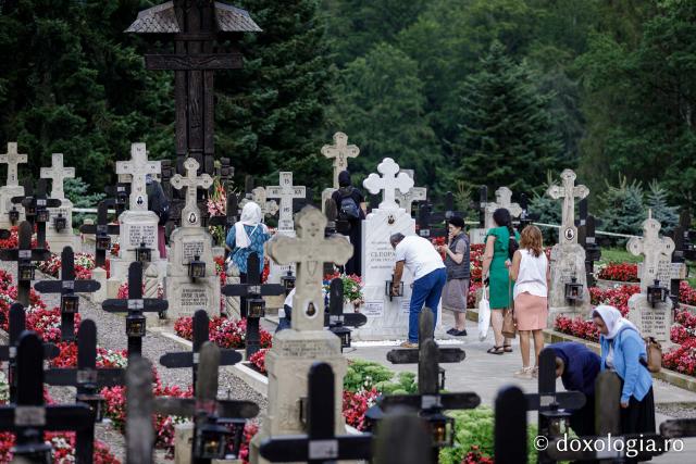 (Foto) Rugăciune și liniște în „Grădina cu sfinți” de la Mănăstirea Sihăstria