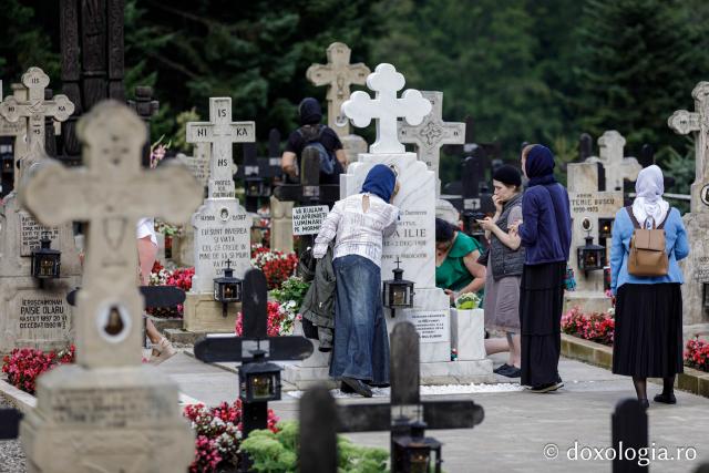 (Foto) Rugăciune și liniște în „Grădina cu sfinți” de la Mănăstirea Sihăstria