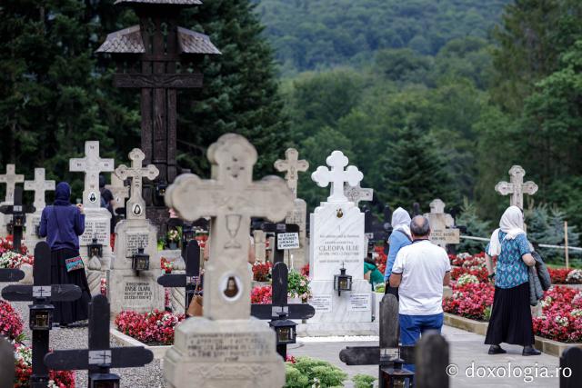 (Foto) Rugăciune și liniște în „Grădina cu sfinți” de la Mănăstirea Sihăstria