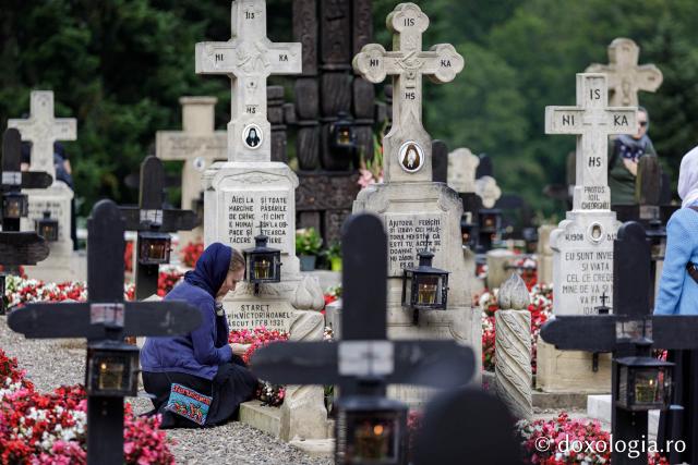 (Foto) Rugăciune și liniște în „Grădina cu sfinți” de la Mănăstirea Sihăstria