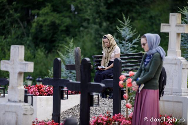 (Foto) Rugăciune și liniște în „Grădina cu sfinți” de la Mănăstirea Sihăstria