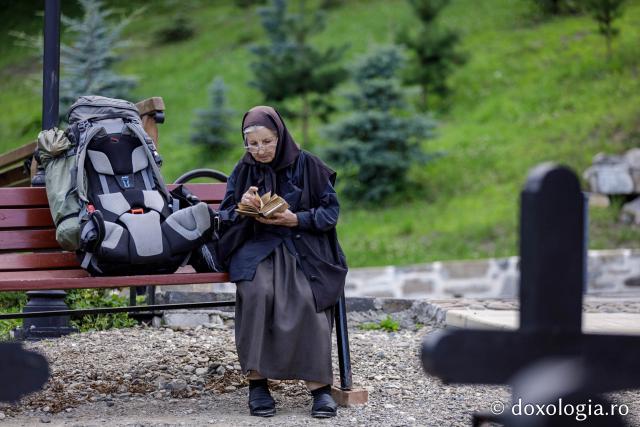 (Foto) Rugăciune și liniște în „Grădina cu sfinți” de la Mănăstirea Sihăstria