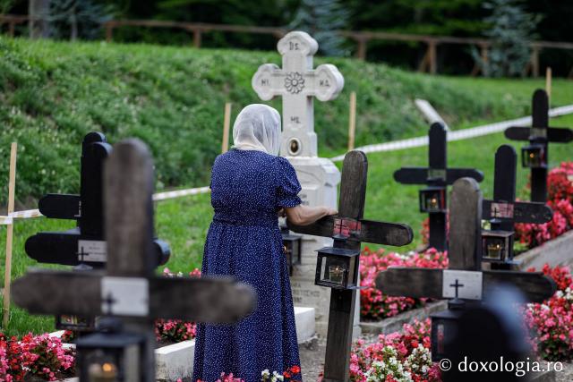 (Foto) Rugăciune și liniște în „Grădina cu sfinți” de la Mănăstirea Sihăstria