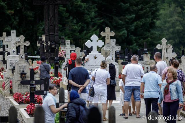 (Foto) Rugăciune și liniște în „Grădina cu sfinți” de la Mănăstirea Sihăstria