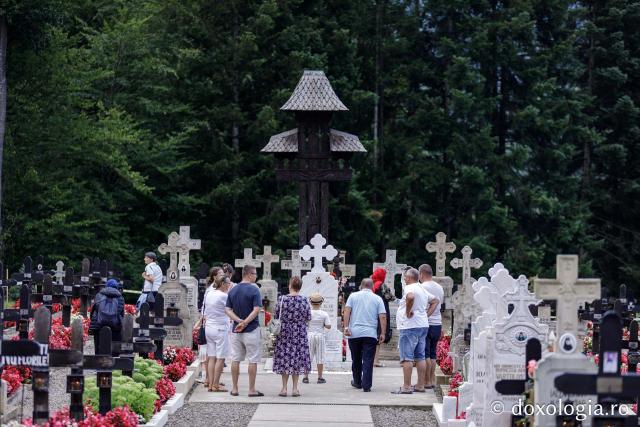 (Foto) Rugăciune și liniște în „Grădina cu sfinți” de la Mănăstirea Sihăstria