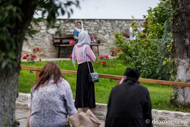 (Foto) Rugăciune și liniște în „Grădina cu sfinți” de la Mănăstirea Sihăstria