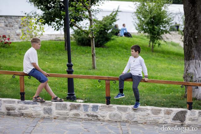 (Foto) Rugăciune și liniște în „Grădina cu sfinți” de la Mănăstirea Sihăstria