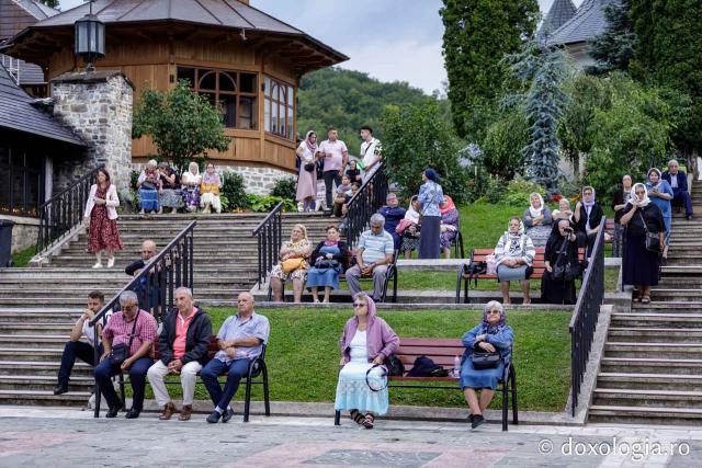 Priveghere la praznicul Schimbării la Față, la Mănăstirea Sihăstria