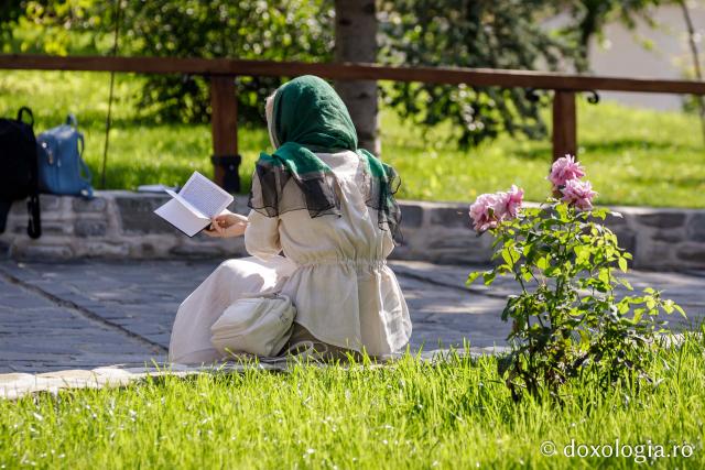 Zile de bucurie la Mănăstirea Sihăstria – chipuri în rugăciune la Sărbătoarea Schimbării la Față / Foto: Oana Nechifor Zile de bucurie la Mănăstirea Sihăstria – chipuri în rugăciune la Sărbătoarea Schimbării la Față