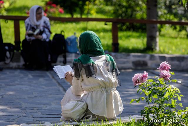Zile de bucurie la Mănăstirea Sihăstria – chipuri în rugăciune la Sărbătoarea Schimbării la Față / Foto: Oana Nechifor Zile de bucurie la Mănăstirea Sihăstria – chipuri în rugăciune la Sărbătoarea Schimbării la Față