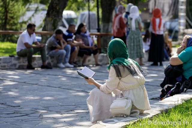 Zile de bucurie la Mănăstirea Sihăstria – chipuri în rugăciune la Sărbătoarea Schimbării la Față / Foto: Oana Nechifor Zile de bucurie la Mănăstirea Sihăstria – chipuri în rugăciune la Sărbătoarea Schimbării la Față