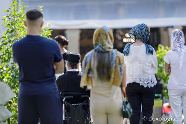 Zile de bucurie la Mănăstirea Sihăstria – chipuri în rugăciune la Sărbătoarea Schimbării la Față / Foto: Oana Nechifor Zile de bucurie la Mănăstirea Sihăstria – chipuri în rugăciune la Sărbătoarea Schimbării la Față