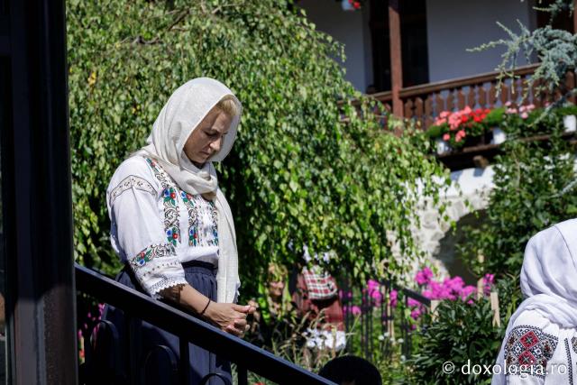 Zile de bucurie la Mănăstirea Sihăstria – chipuri în rugăciune la Sărbătoarea Schimbării la Față / Foto: Oana Nechifor Zile de bucurie la Mănăstirea Sihăstria – chipuri în rugăciune la Sărbătoarea Schimbării la Față