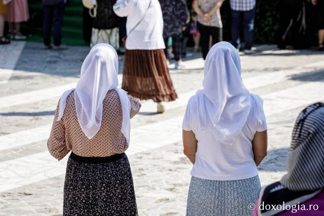 Zile de bucurie la Mănăstirea Sihăstria – chipuri în rugăciune la Sărbătoarea Schimbării la Față / Foto: Oana Nechifor Zile de bucurie la Mănăstirea Sihăstria – chipuri în rugăciune la Sărbătoarea Schimbării la Față