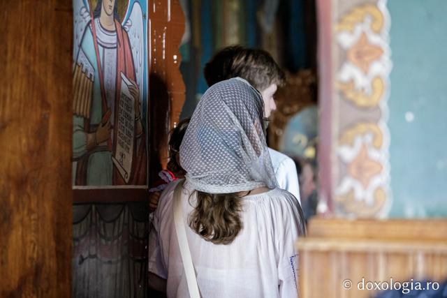 Zile de bucurie la Mănăstirea Sihăstria – chipuri în rugăciune la Sărbătoarea Schimbării la Față / Foto: Oana Nechifor Zile de bucurie la Mănăstirea Sihăstria – chipuri în rugăciune la Sărbătoarea Schimbării la Față